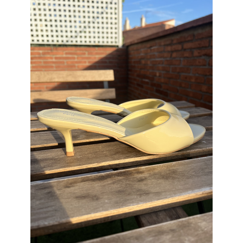 SANDALIA MULE AMARILLA